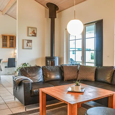 3 Bedroom Stunning In *